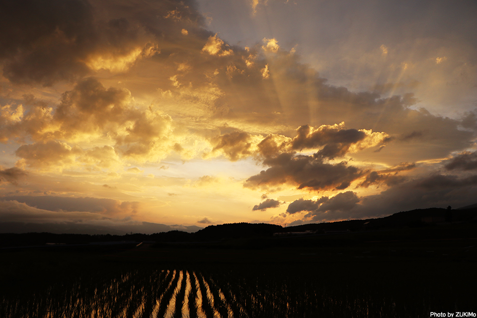 神々しい梅雨の夕焼け